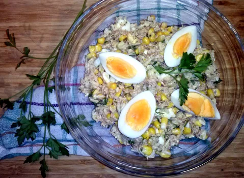 Salatka z tunczykiem i ryzem