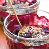 Borówki pod migdałową kruszonką - crumble FIT