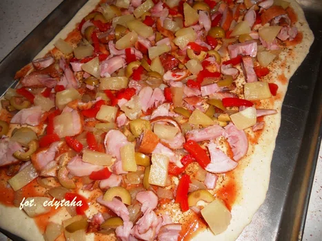 Pizza z wędzonym kurczakiem