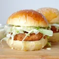 Domowy McChicken (burger drobiowy)