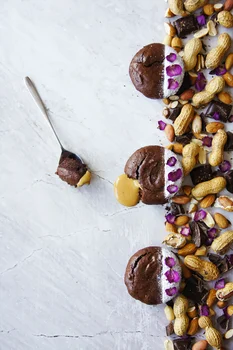 Lava brownie z masłem orzechowym (4 składniki)