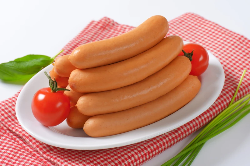 Jakich dodatków należy UNIKAĆ przy wyborze kiełbasek lub parówek?