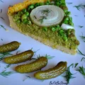 Tarta z groszkiem i awokado na spodzie z kaszy jaglanej