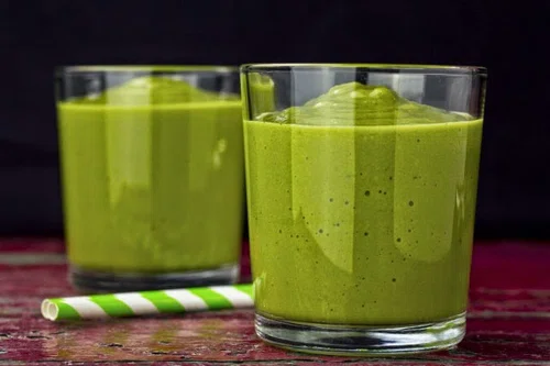 Pomysłowy zielony koktajl