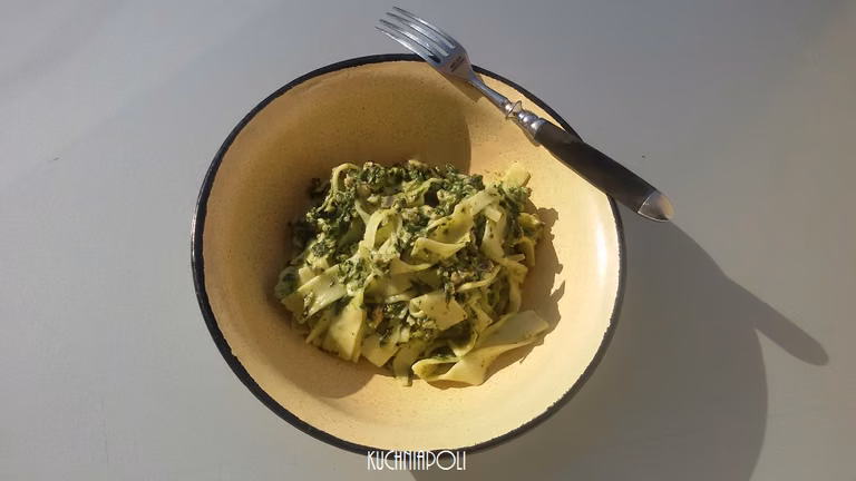 Tagliatelle ze szpinakiem i pieczarką w sosie śmietanowym