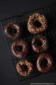 Donuts z ciasta parzonego w czekoladzie