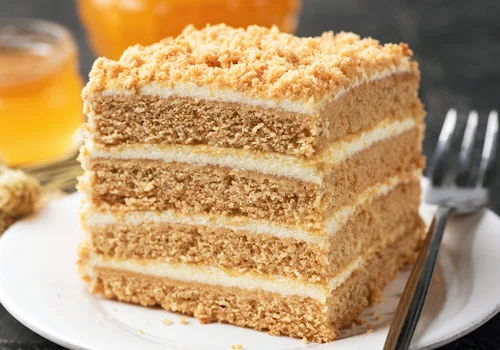 Tradycyjny miodownik jak u babci – ciasto, które smakuje jak wspomnienia!