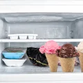 Lody jak "kamień" z zamrażarki? Poznaj skuteczni trik na miękkie i puszyste lody z zamrażarki.