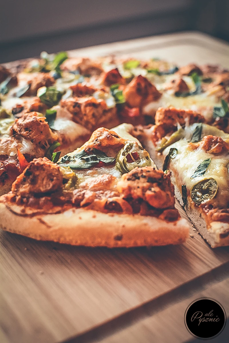 Pizza z kurczakiem i jalapeno