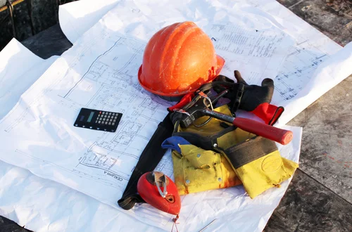 Budowa bez pozwolenia i mniej formalności?! Nowe, korzystne zasady prawa budowlanego mają objąć wiele inwestycji