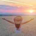 Trzydziestolatki chętniej pozostają singielkami. Dlaczego nie chcą się wiązać?