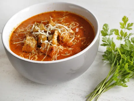 Aromatyczny krem z pomidorów - prosty przepis na obiad
