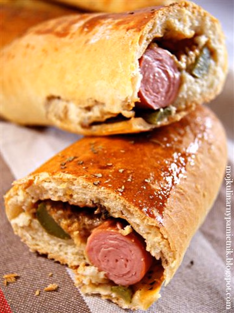 Domowe drożdżowe hot-dogi