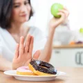 Powinniśmy jeść 300 kcal mniej niż zwykle? Dowiedz się dlaczego