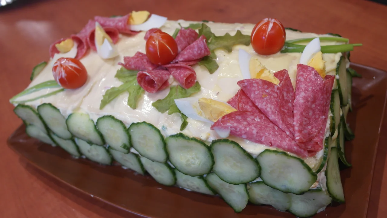 Tort sałatkowy-idealna przekąska na imprezę