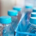 Czy od nowego roku naprawdę będziemy musieli odrywać nakrętki? Zaskakujące zasady nowego systemu kaucyjnego
