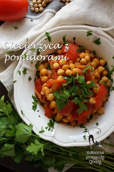 Ciecierzyca z pomidorami