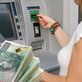Bankomaty w Polsce z rewolucyjną zmianą! Dowiedz się, dlaczego twoje pieniądze mogą być kolorowe!