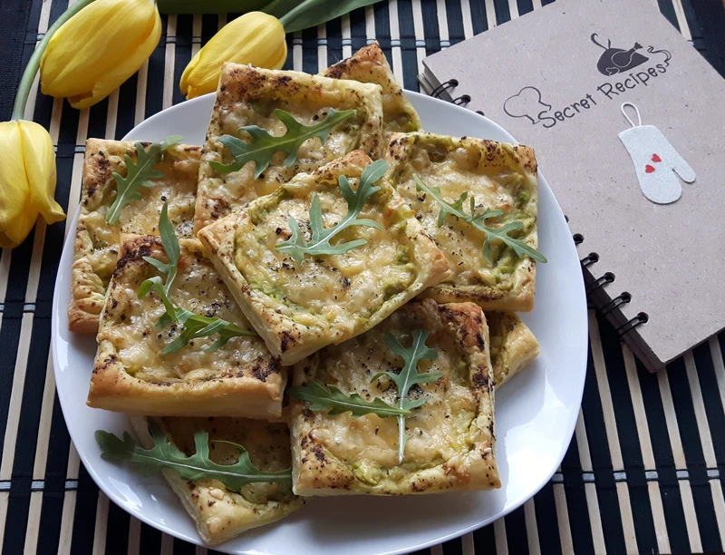 PIZZERINKI FRANCUSKIE Z AWOKADO I GRUSZKĄ