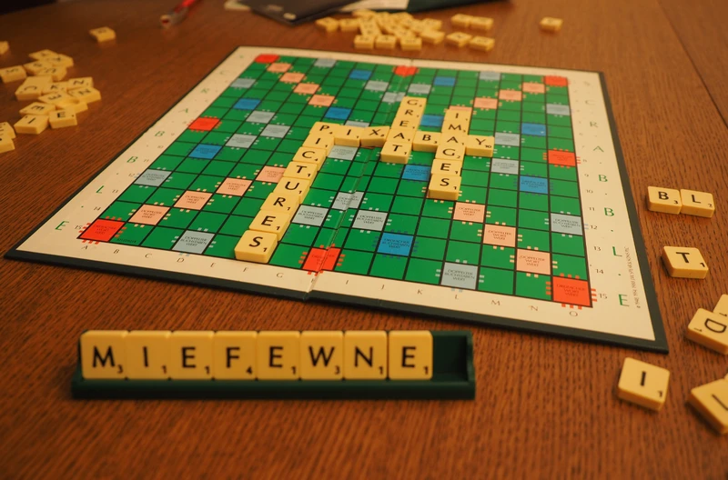 Dzień Scrabble: Świętujmy Słowa i Strategię