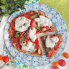 Zdrowa pizza z patelni na twarogowym spodzie