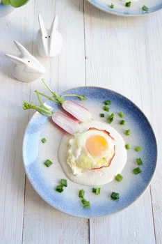 WIELKANOCNE ŚNIADANIE. ZAPIEKANE JAJKA NA KREMOWYM CHRZANOWYM SOSIE!