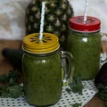 Zielony koktajl z ananasem i nasionami chia