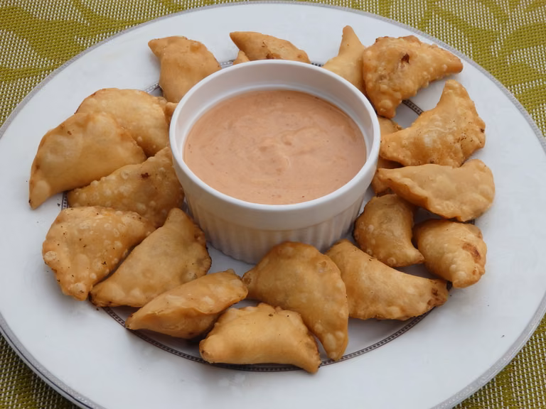 Pierożki smażone z ricottą i suszonymi pomidorami