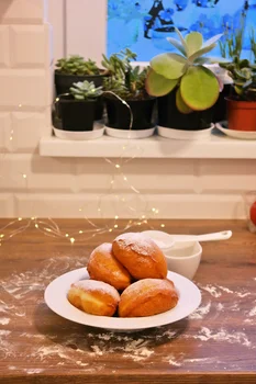 Pączki z nadzieniem jabłkowym