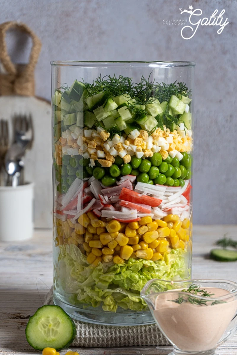 Sałatka warstwowa z surimi