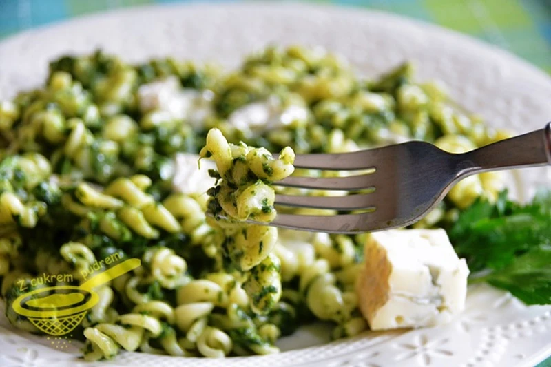 makaron ze szpinakiem i serem gorgonzola