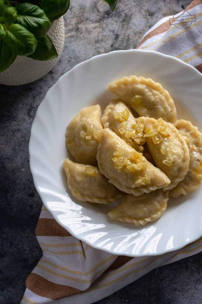 Pierogi z kaszą gryczaną i twarogiem