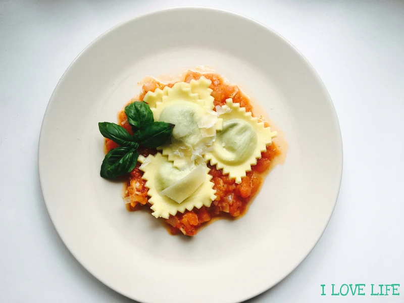 Ravioli ze szpinakiem i serem ricotta