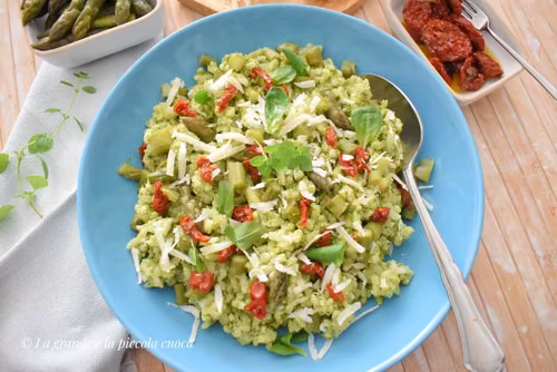 Sałatka ryżowa ze szparagami i pesto