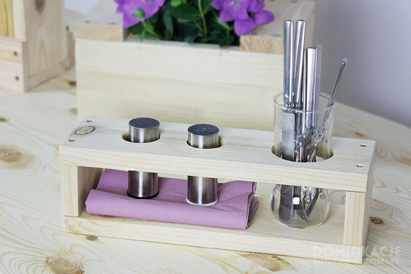 Stojak na przybory typu DIY