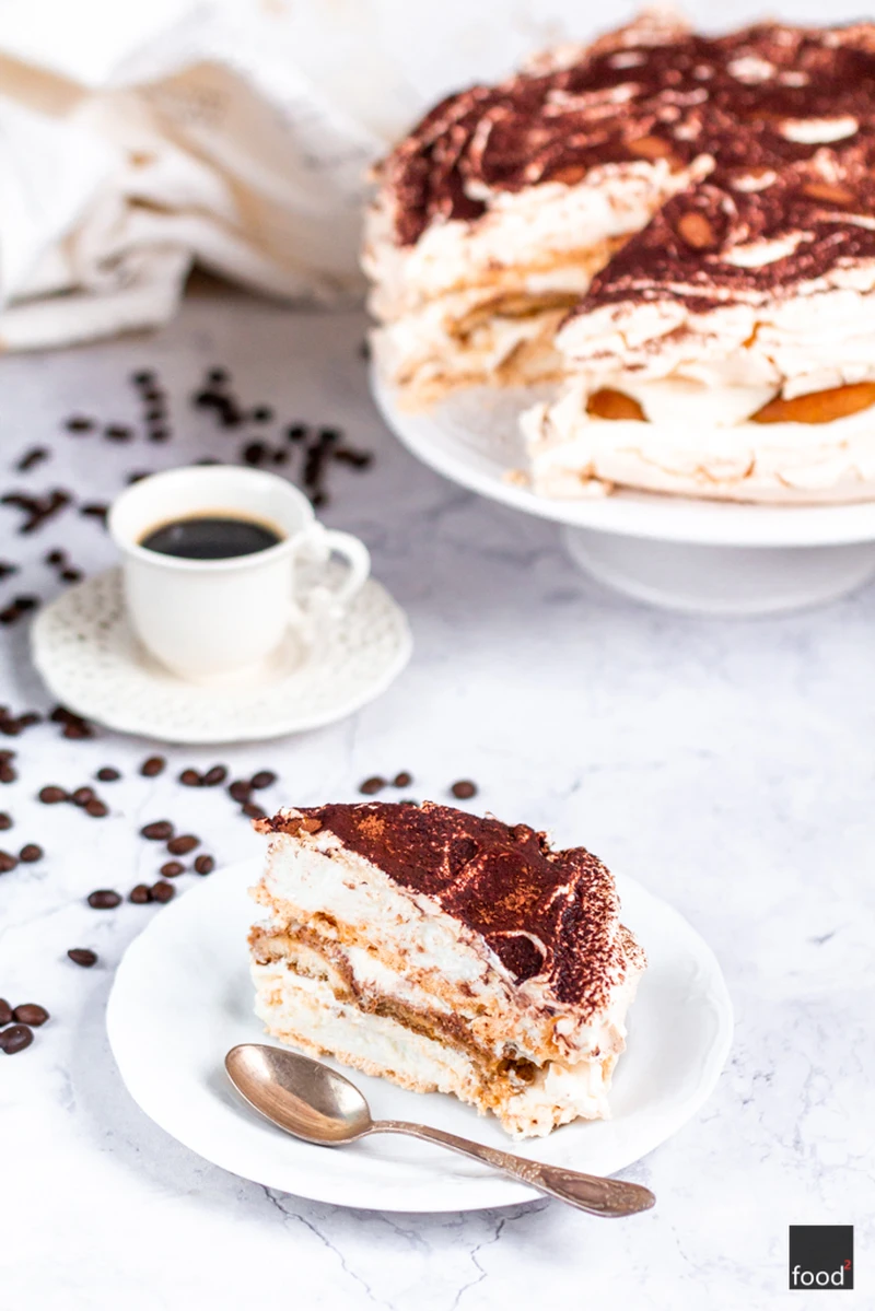 Tort bezowy tiramisu