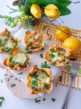 Makaronowe muffinki z kurczakiem i szpinakiem