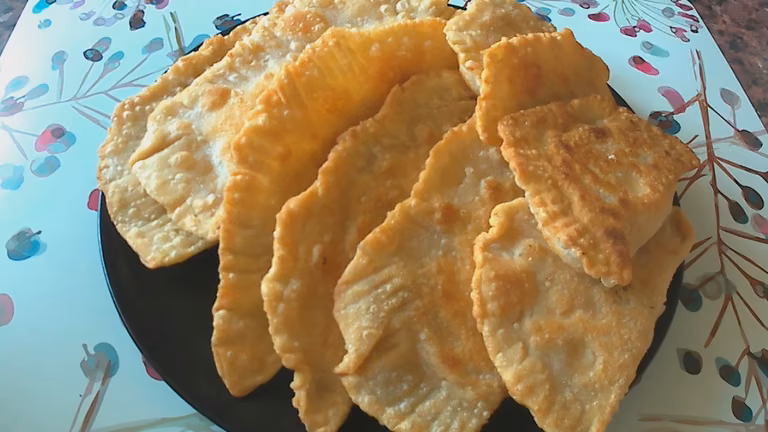 Smażone pierożki z białym serem