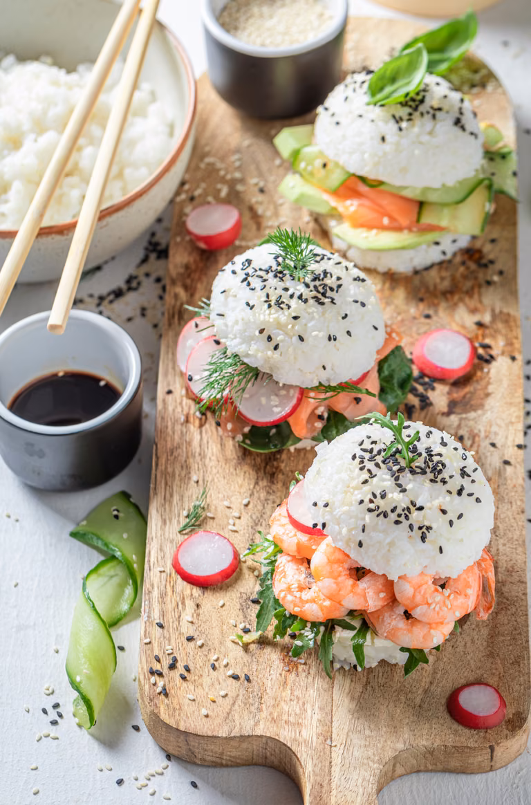 Sushi w nowej odsłonie! Te ryżowe burgery to hit każdej imprezy!