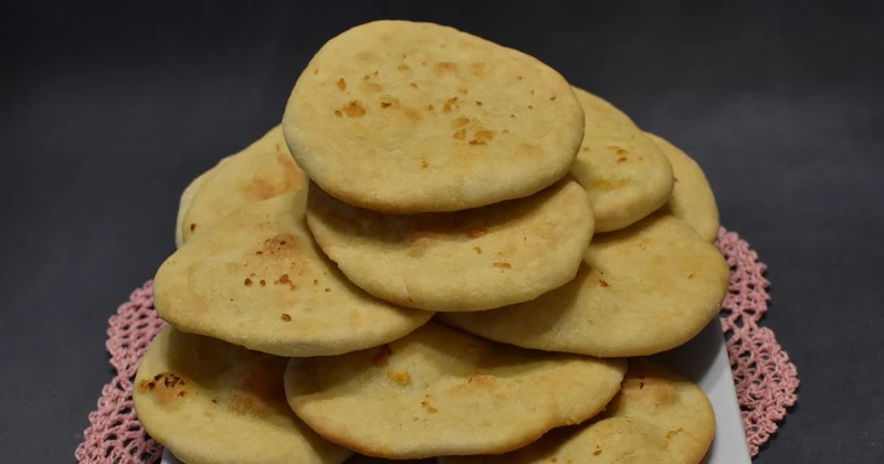 Czosnkowe chlebki Naan