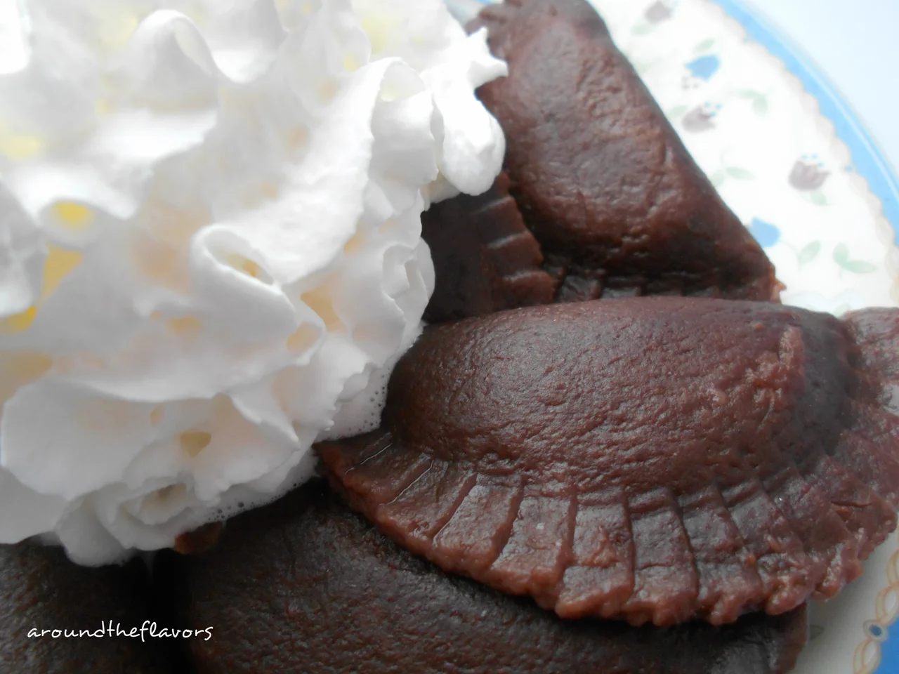 Pierogi czekoladowe z twarożkiem