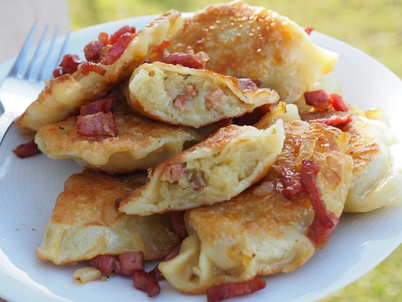 Pierogi z tartymi ziemniakami. Przepis krok po kroku
