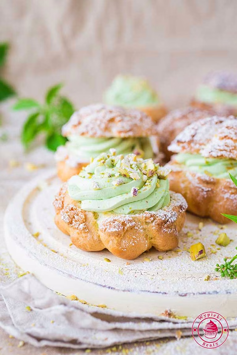 Ptysie matcha z chrupką
