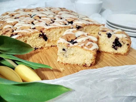 Ciasto z białą czekoladą i jagodami