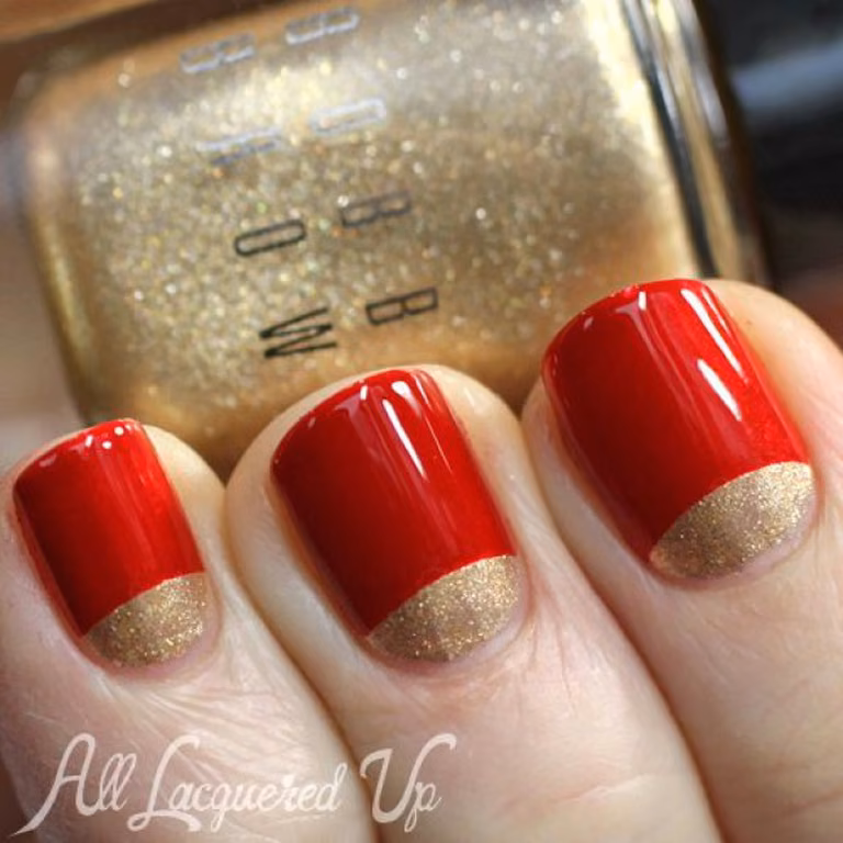 Elegancki czerwony manicure z dodatkiem