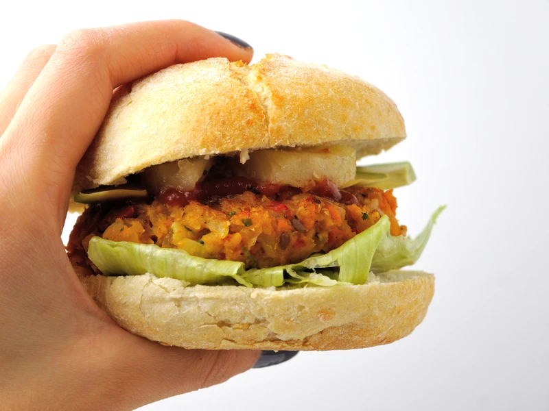 Wegańskie Burgery z Ciecierzycy po Hawajsku