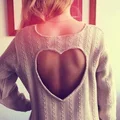 Super sweterek z wycięciem w kształcie serca