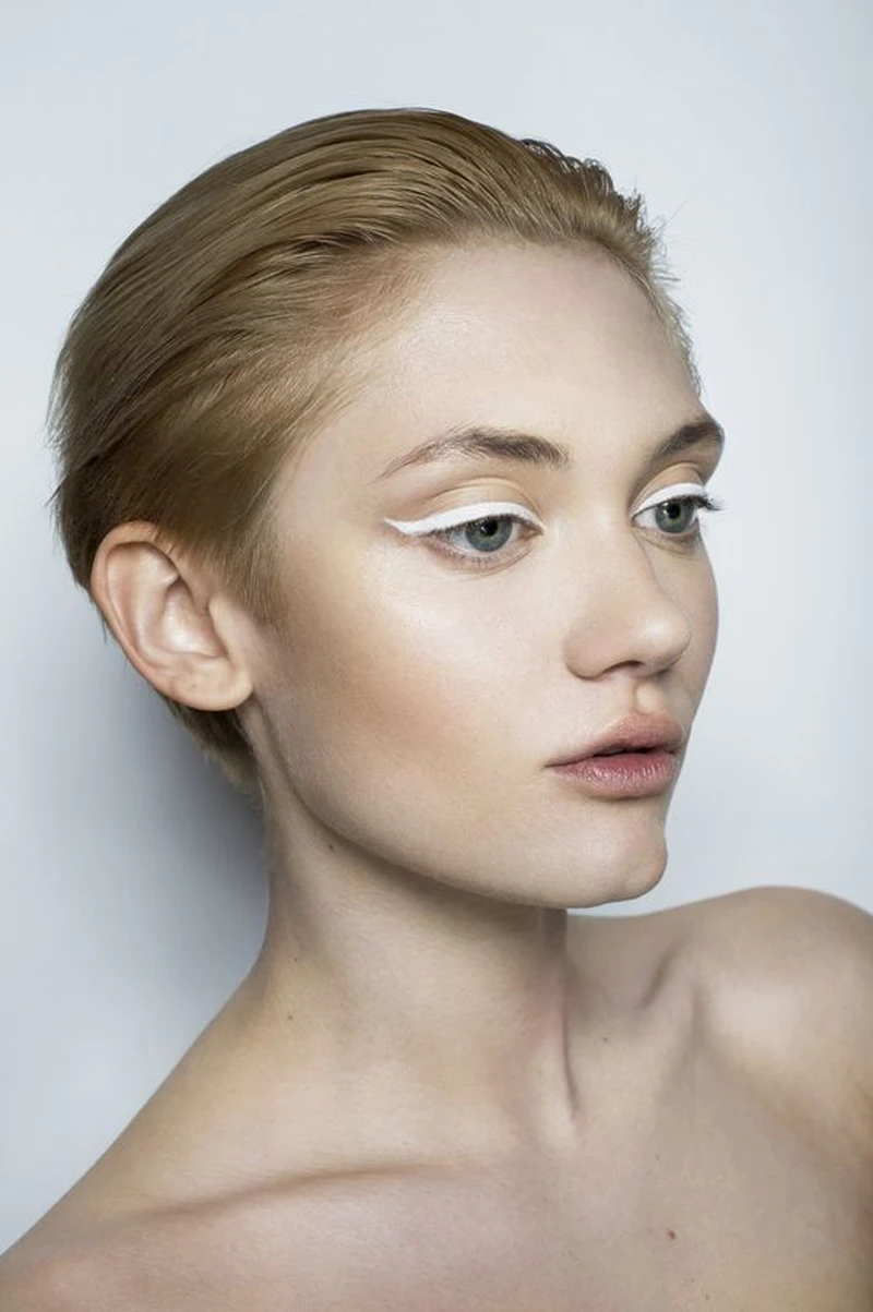 Biały eyeliner