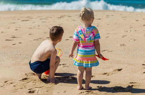 Wakacje dłuższe o miesiąc i podzielone na tury? Nowa propozycja już w Ministerstwie Edukacji