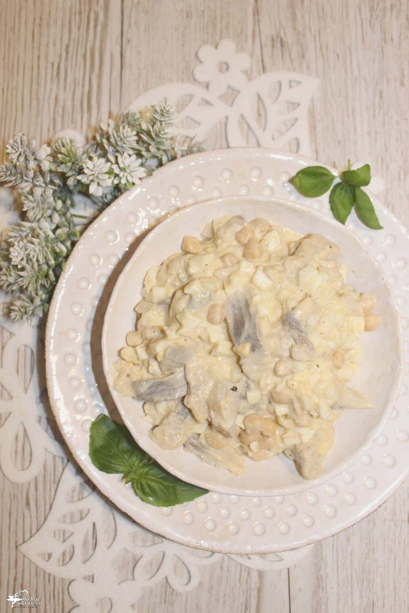 Prosta sałatka śledziowa